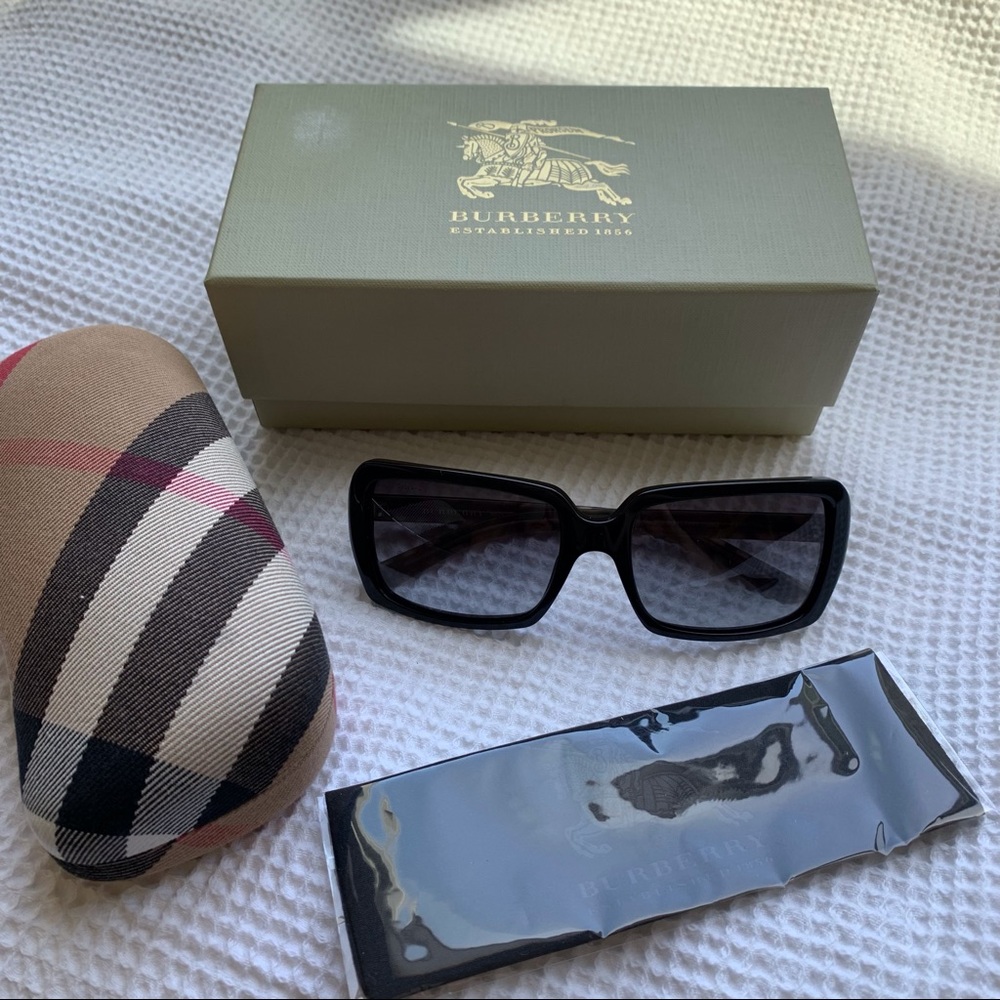 Burberry Sunglasses Rectangular Black Frame With … - image 1